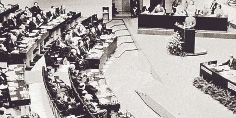 Ο Κωνσταντίνος Καραμανλής στο βήμα της Διάσκεψης του Ελσίνκι